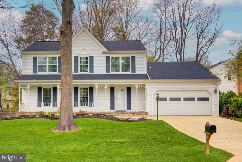 Attached, Exterior, Facade, Farmhouse