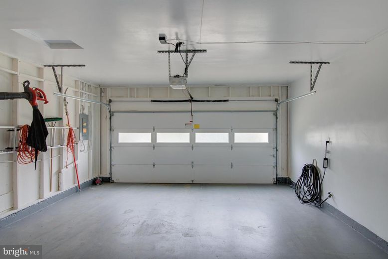 Garage, Interior