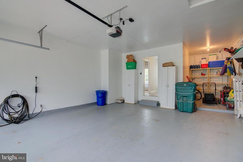 Garage, Interior
