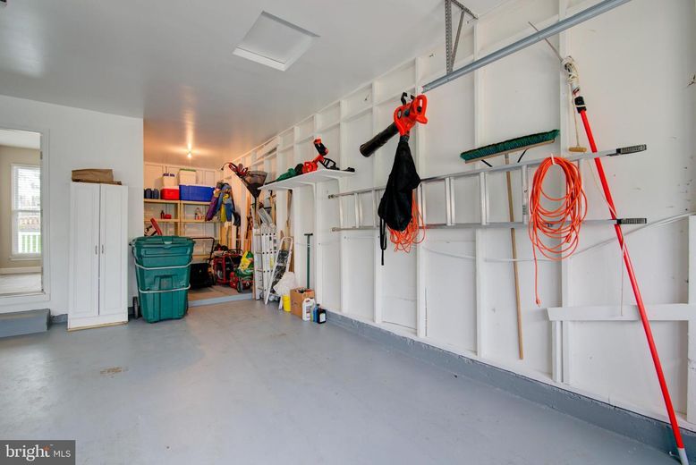 Garage, Interior