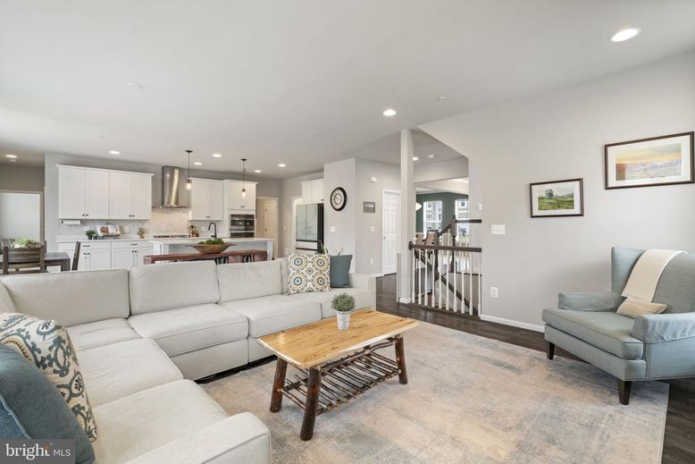 Dining room, Interior, Kitchen, Living room, Pendant Lights, Recessed Lighting, Stainless Steel Appliances, Wood Texture Flooring