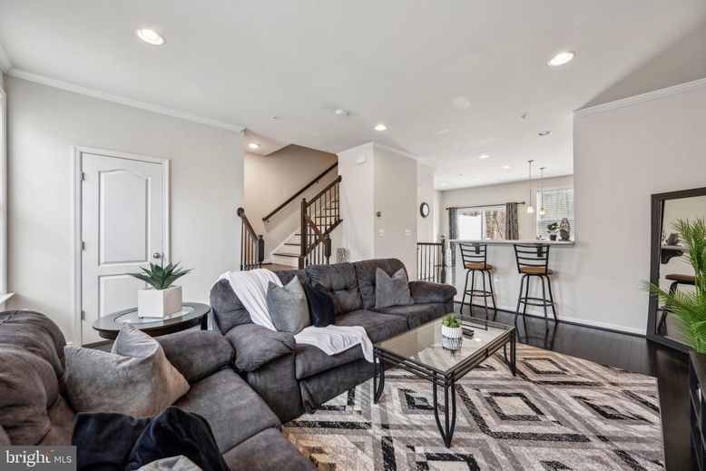 Interior, Living room, Pendant Lights, Recessed Lighting, Wood Texture Flooring