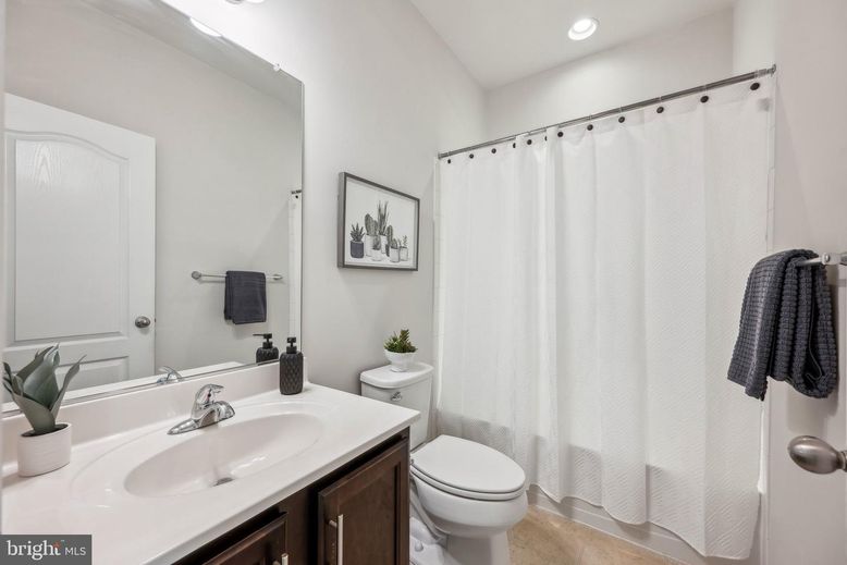 Bathroom, Interior, Recessed Lighting