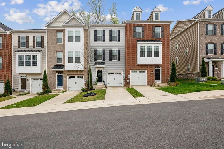 Attached, Exterior, Facade, Brick Facade, Rowhouse