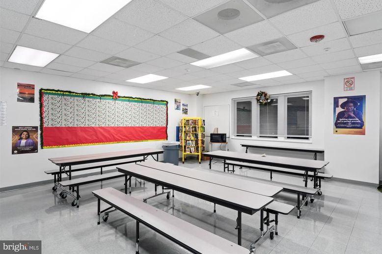 Game Room, Interior, Recessed Lighting