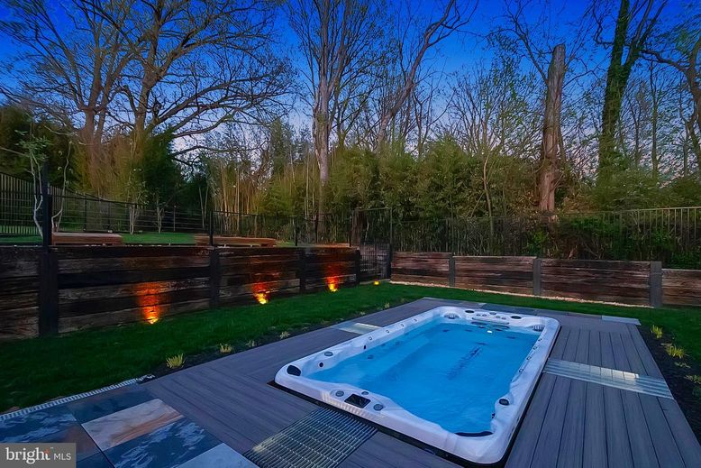 Exterior, Hot Tub
