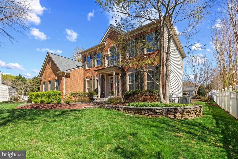 Backyard, Exterior, Facade, Brick Facade, Georgian