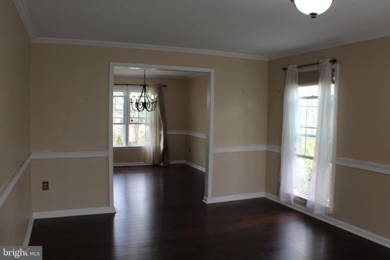 Empty room, Interior, Pendant Lights, Wood Texture Flooring