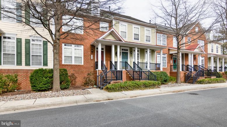 Exterior, Facade, Brick Facade, American Foursquare