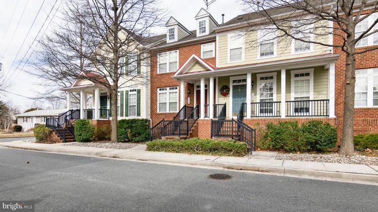 Exterior, Facade, Brick Facade, American Foursquare