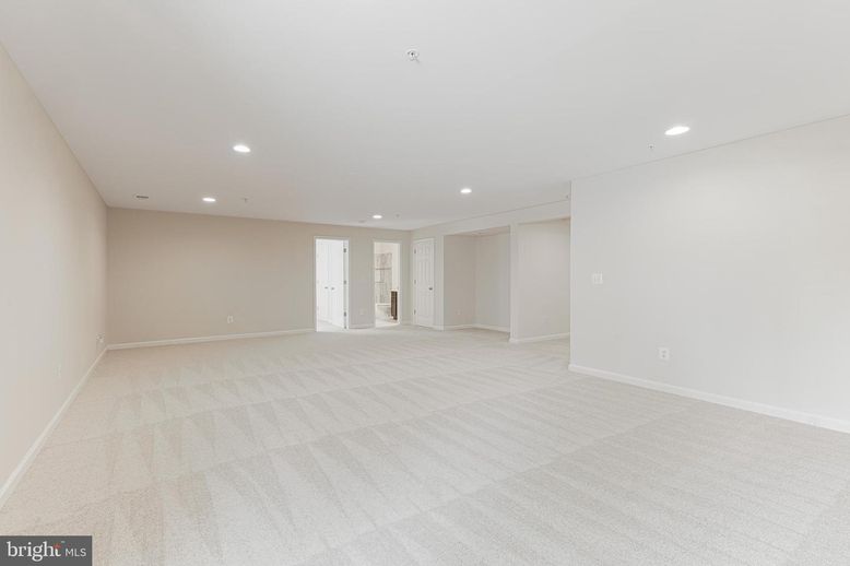 Empty room, Interior, Recessed Lighting
