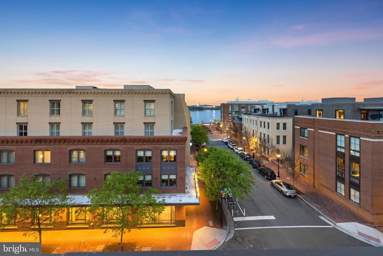 Exterior, Facade, Condo Building