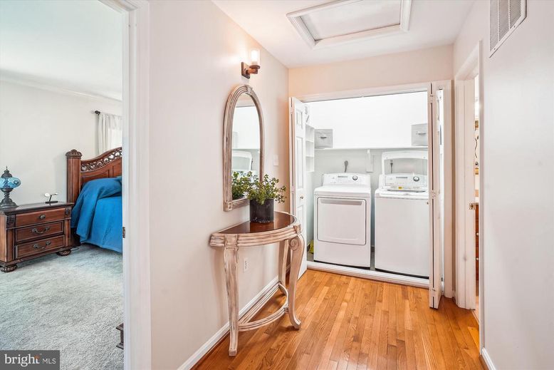 Interior, Utility Closets, Washer, Wood Texture Flooring
