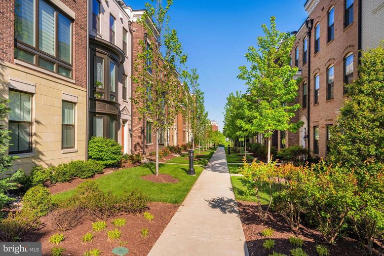 Exterior, Facade, Brick Facade, Rowhouse