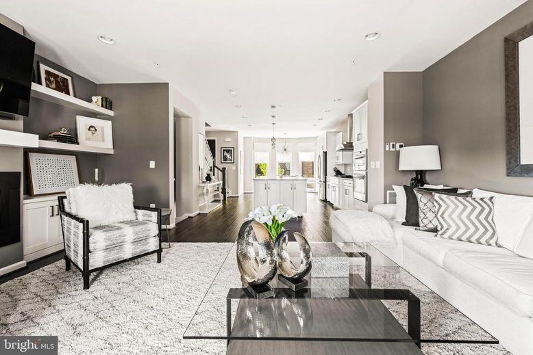 Interior, Kitchen, Living room, Pendant Lights, Recessed Lighting, Wood Texture Flooring