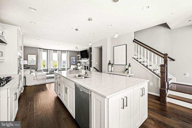 Interior, Kitchen, Living room, Pendant Lights, Recessed Lighting, Wood Texture Flooring