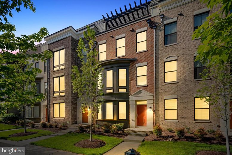 Exterior, Facade, Brick Facade, Rowhouse