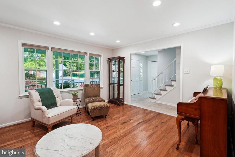Interior, Living room, Piano, Recessed Lighting, Wood Texture Flooring