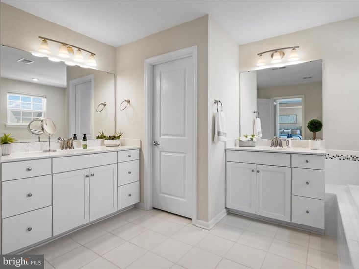 Bathroom, Dual Sink Vanities, Interior