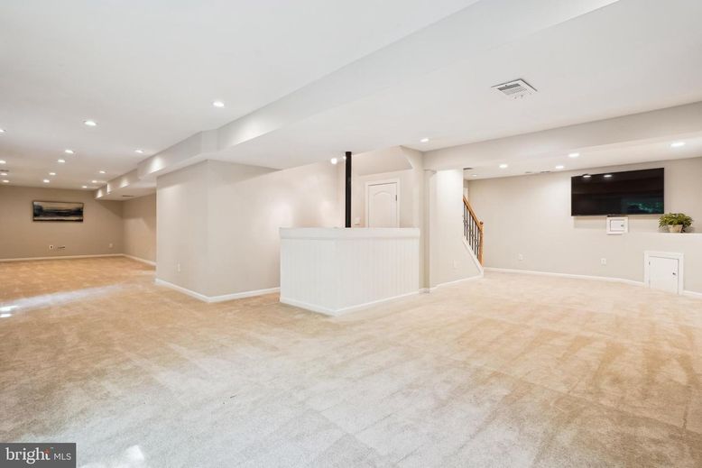 Empty room, Interior, Recessed Lighting