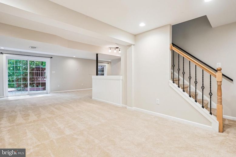 Empty room, Interior, Recessed Lighting