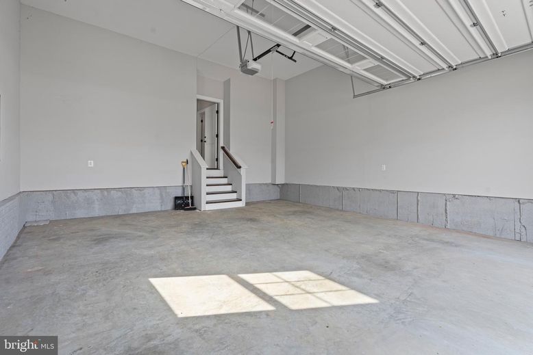 Garage, Interior