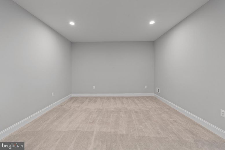 Empty room, Interior, Recessed Lighting