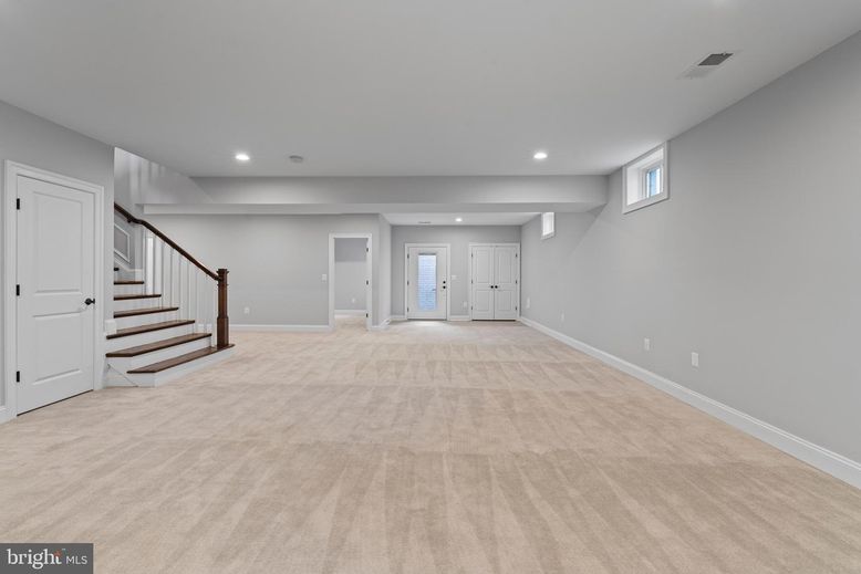 Empty room, Interior, Recessed Lighting