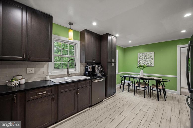 Dining room, Interior, Kitchen, Pendant Lights, Recessed Lighting, Wood Texture Flooring