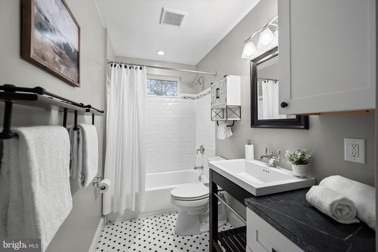 Bathroom, Interior, Recessed Lighting