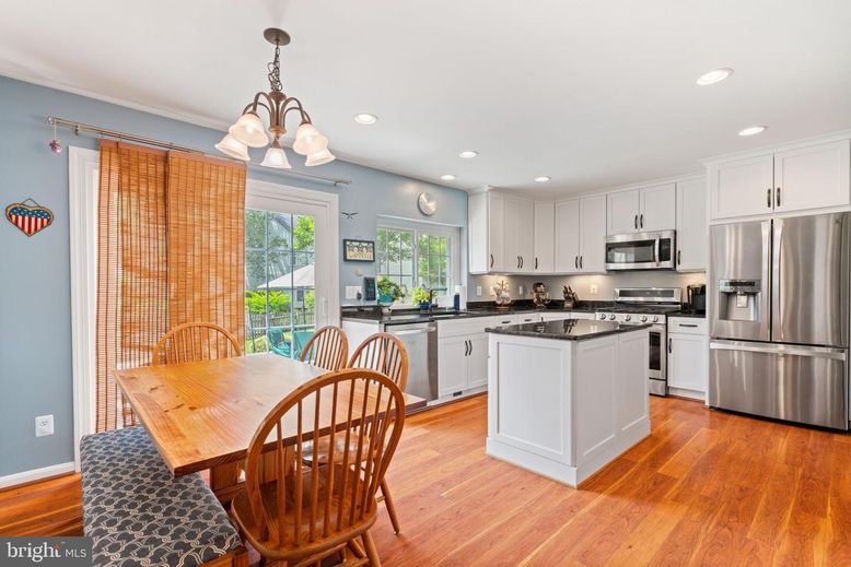 Chandelier, Dining room, Interior, Kitchen, Recessed Lighting, Stainless Steel Appliances, Wood Texture Flooring