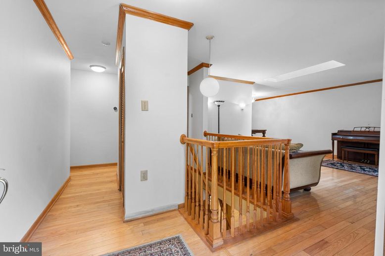 Interior, Pendant Lights, Wood Texture Flooring