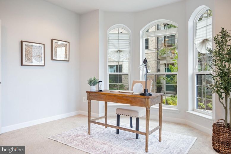 Home Office, Interior