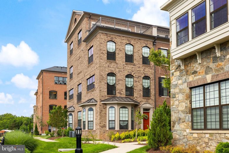 Exterior, Facade, Brick Facade, Rowhouse