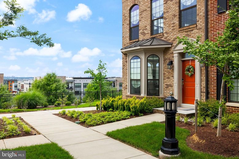 Exterior, Facade, Brick Facade, French Provincial