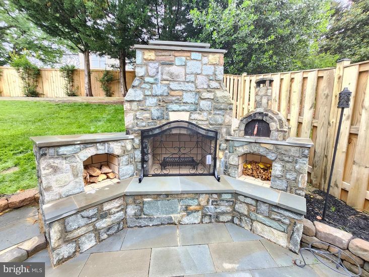 Exterior, Fireplace