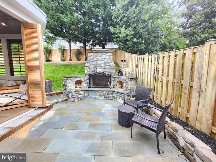 Exterior, Fireplace