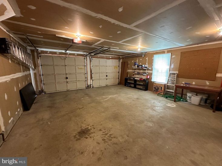 Garage, Interior