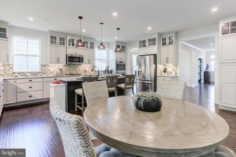 Dining room, Interior, Kitchen, Pendant Lights, Recessed Lighting, Stainless Steel Appliances, Wood Texture Flooring