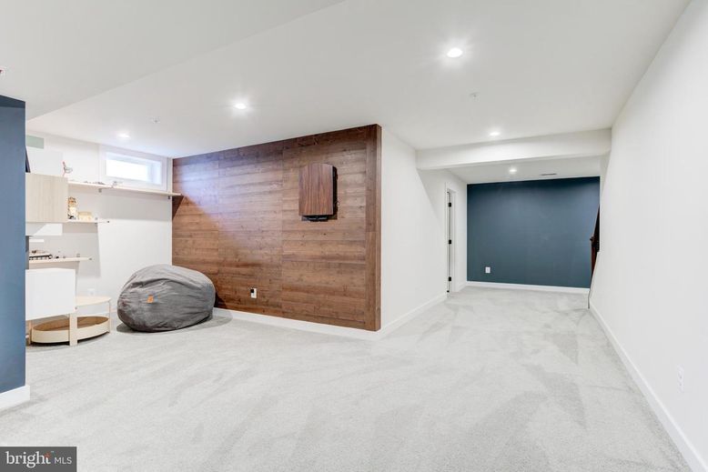 Empty room, Interior, Recessed Lighting, Wooden Walls