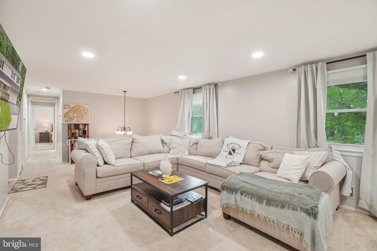 Interior, Living room, Pendant Lights, Recessed Lighting