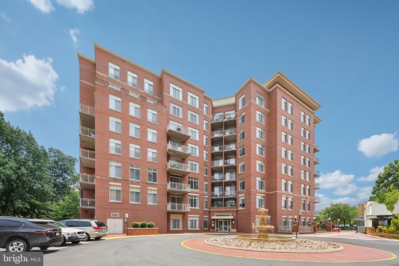 Exterior, Facade, Condo Building
