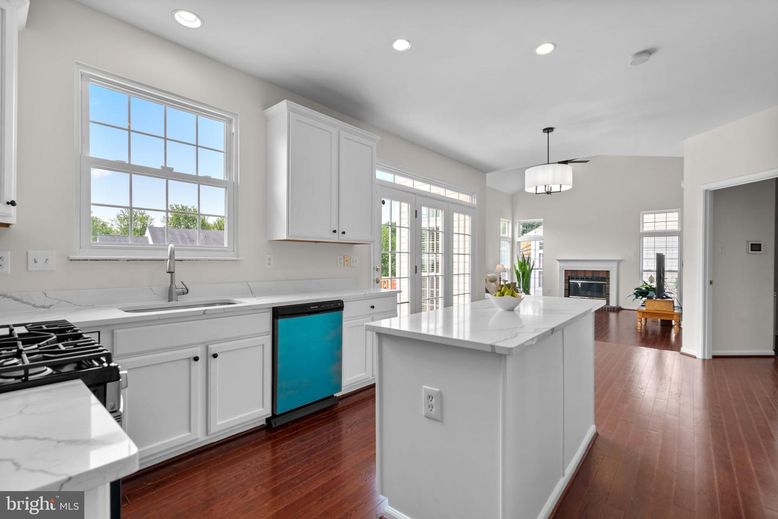 Fireplace, Interior, Kitchen, Pendant Lights, Recessed Lighting, Wood Texture Flooring