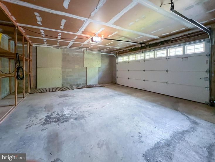 Garage, Interior