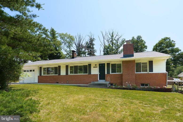 Attached, Exterior, Facade, Brick Facade, Ranch