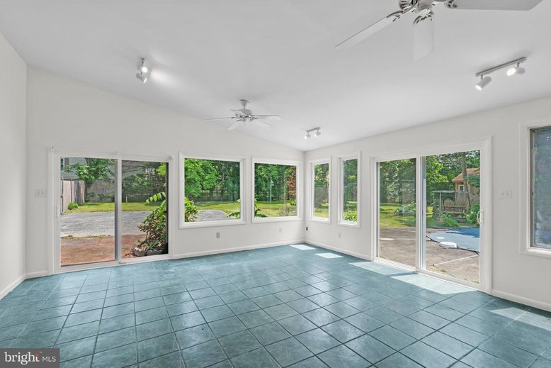 Empty room, Interior, Sun Room