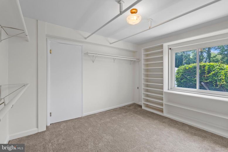 Empty room, Interior, Walk-in Closets
