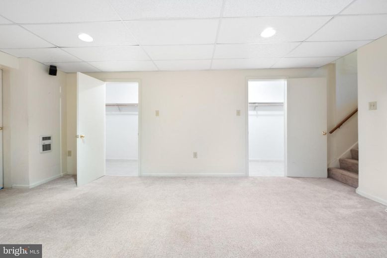 Empty room, Interior, Recessed Lighting