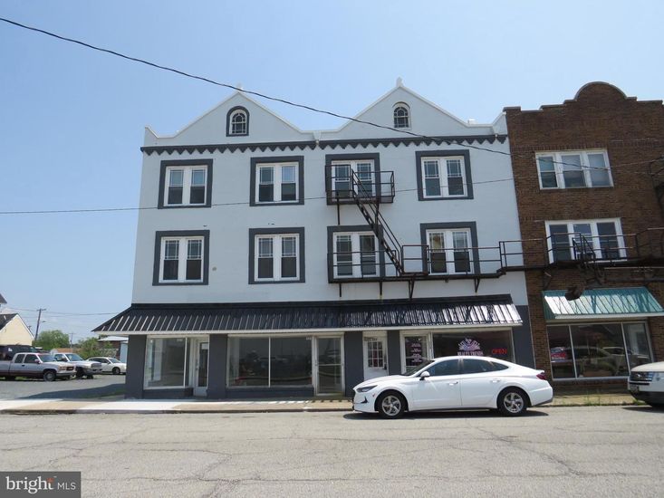 Exterior, Facade, Rowhouse