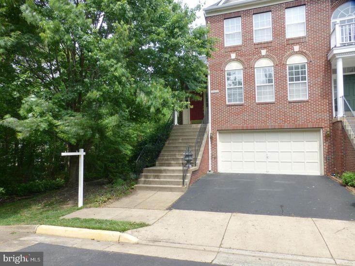 Attached, Exterior, Facade, Brick Facade, Georgian